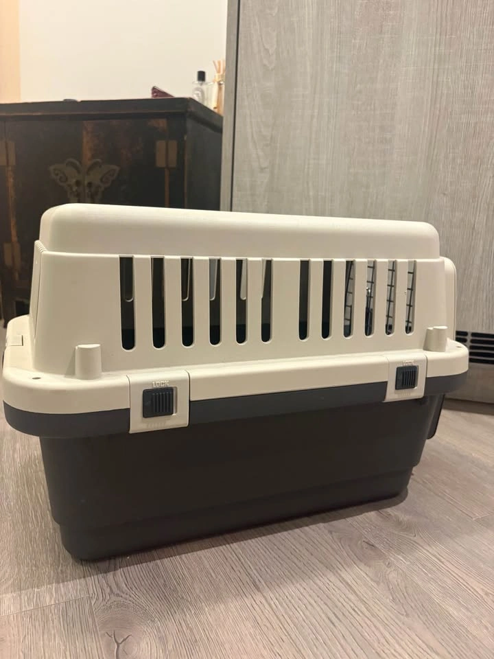 Hard-Shell Pet Carrier / Dog & Cat Travel Crate - photo 2