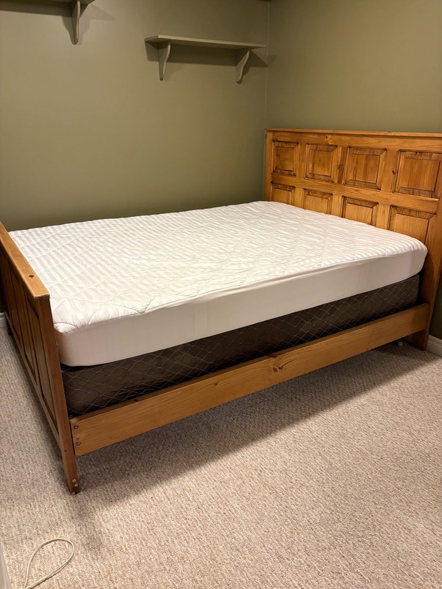 Solid Wood Queen Bed Frame - photo 5