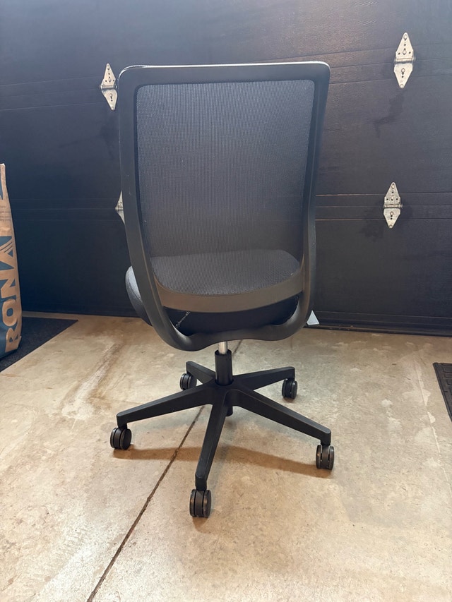 Black Mesh Office Chair - photo 3