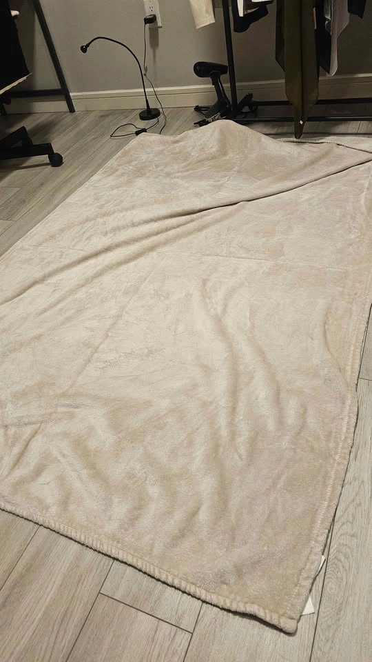 Beige Plush Fleece Throw Blanket - photo 2