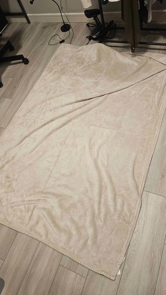 Beige Plush Fleece Throw Blanket - photo 3