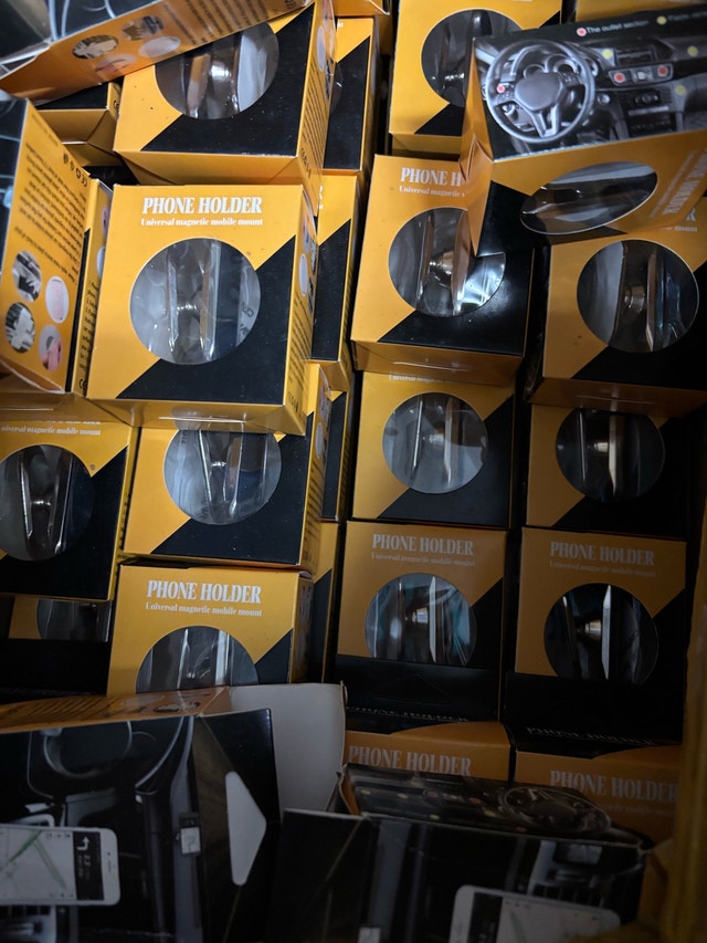 Bulk Lot of Magnetic Phone Holder (30pcs)
