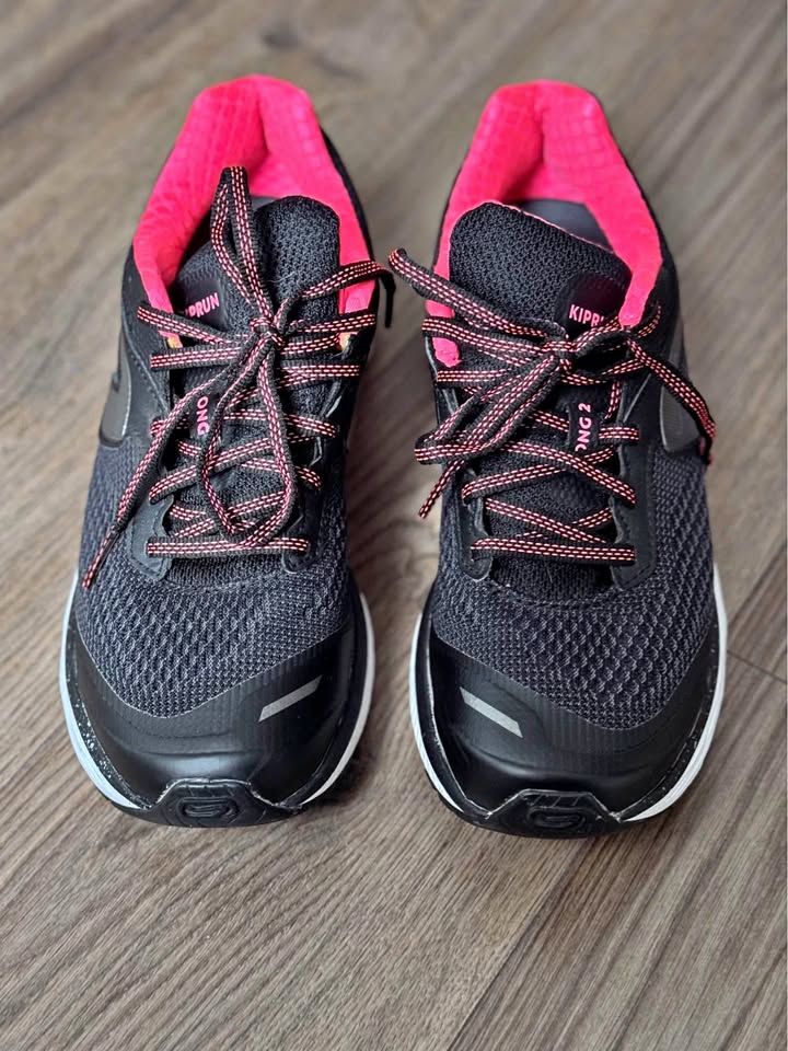 ‼️MOVING SALE‼️ Decathlon Women’s Shoes – Size US 6.5 / EU 37