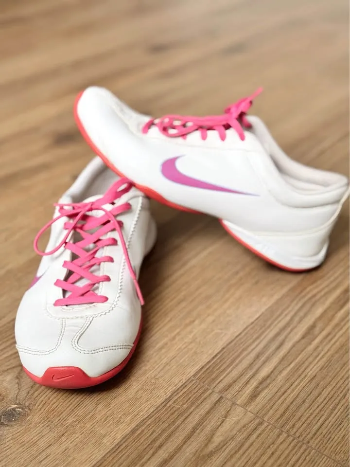 ‼️MOVING SALE‼️ Nike Women’s CrossFit Shoes – US 7 / EU 38 image indicator(2)