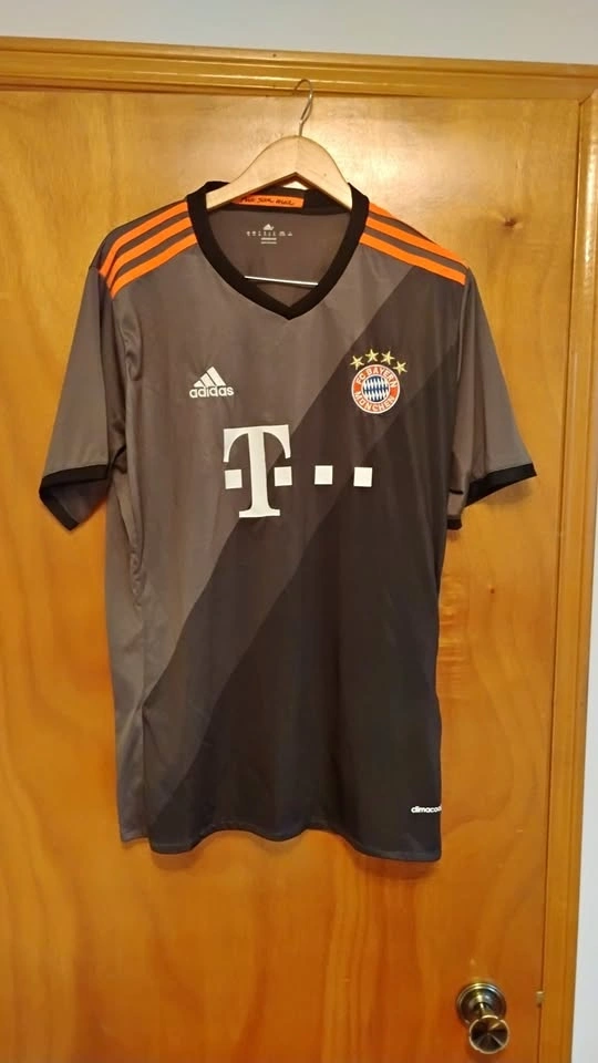 FC Bayern Munich 2016-17 Grey Away Jersey
