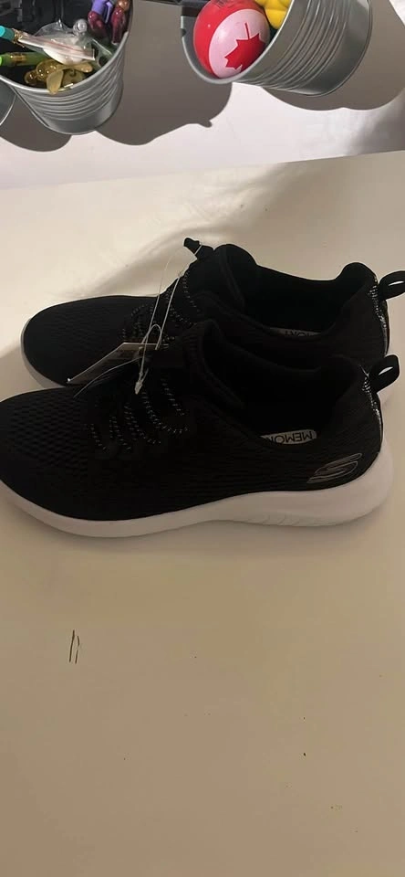 Sketchers Women’s size 8 - photo 4