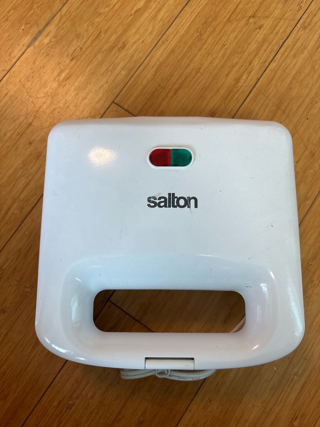 Move out sale: Salton Sandwich Maker – Good Condition