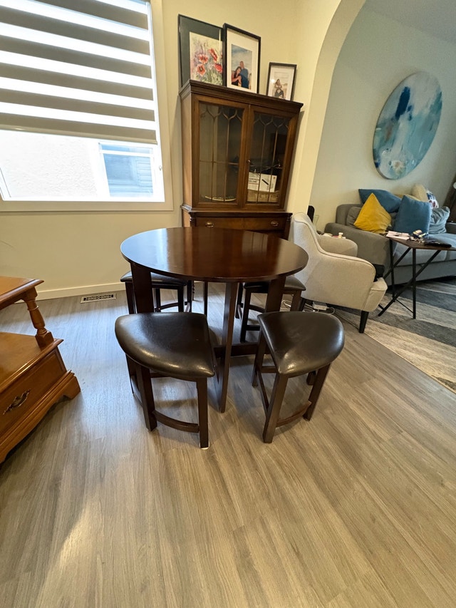 Space-Saving Round Dining Table & Nesting Stools - photo 3