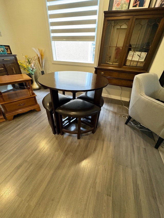 Space-Saving Round Dining Table & Nesting Stools - photo 4