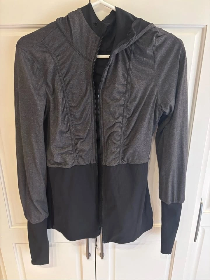 Lululemon reversible Black and gray Hooded Women's Jacket 8 - photo 4