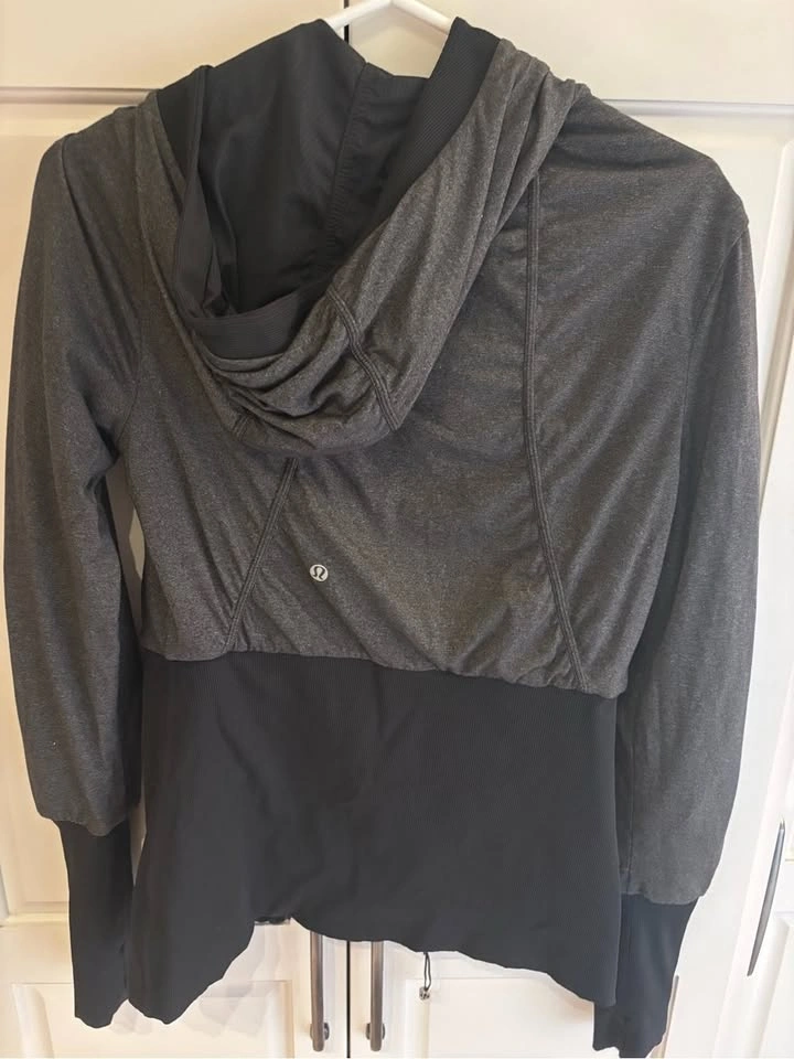 Lululemon reversible Black and gray Hooded Women's Jacket 8 - photo 5