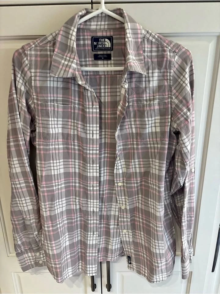 The North Face Women’s Grey & Pink Plaid Button-Down Shirt M