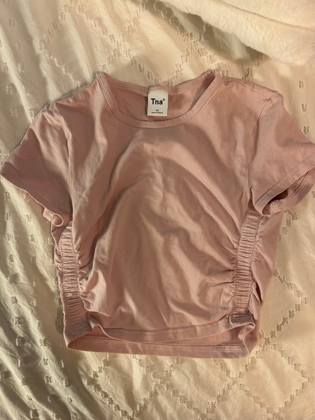 Aritzia tna cropped pink T-shirt