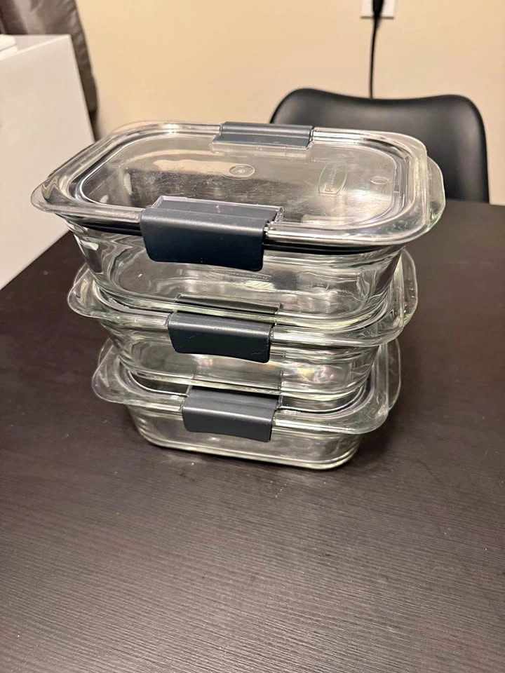 Rubbermaid Glass containers