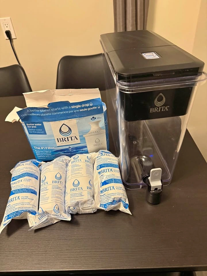 Brita countertop or fridge filter with 4 extra new filters