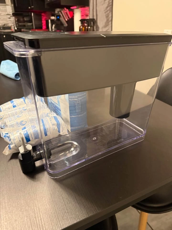 Brita countertop or fridge filter with 4 extra new filters - photo 2