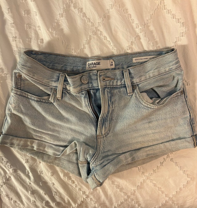 Garage low rise cuffed Jean shorts light wash