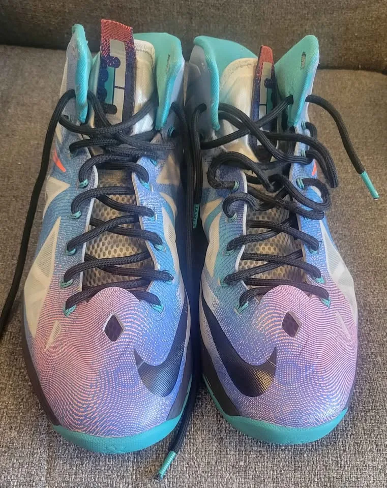 Nike LeBron 10 Pure Platinum Men’s Size 11.5 image indicator(3)