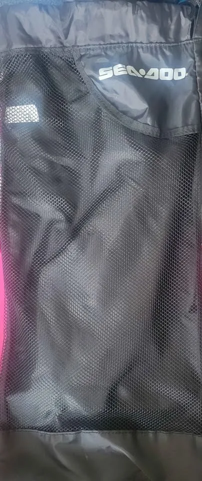 SeaDoo Snorkel & Flippers Set – Pink/Grey (Used Once) image indicator(2)