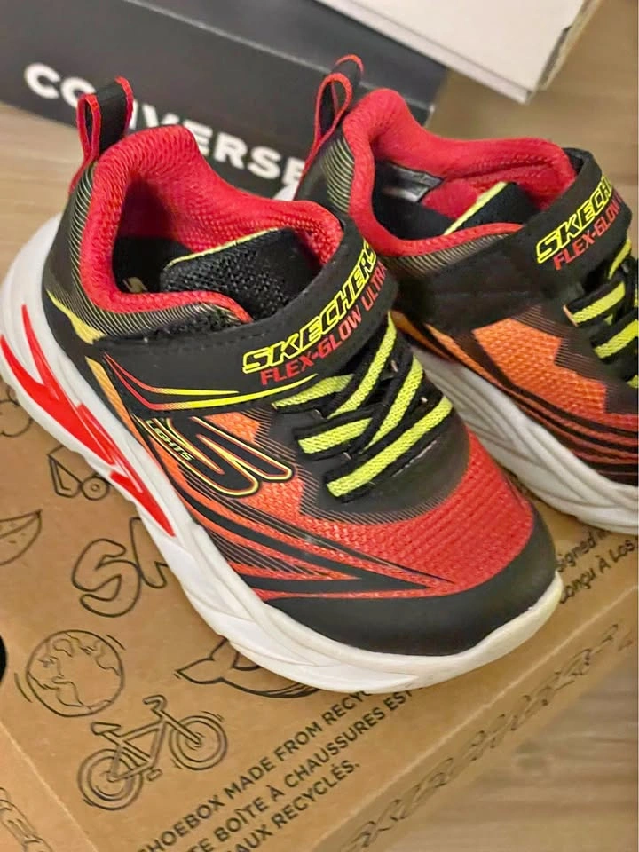 Toddler skechers - light up - size 6