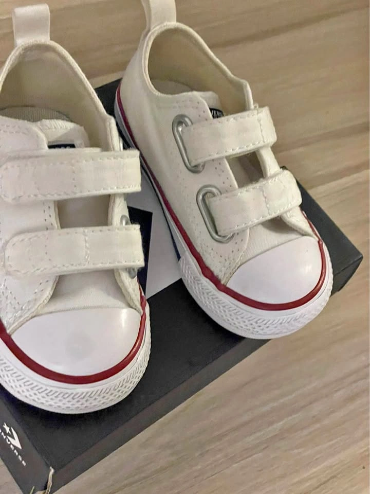 Toddler Converse - size 5 - white (garnet/navy)