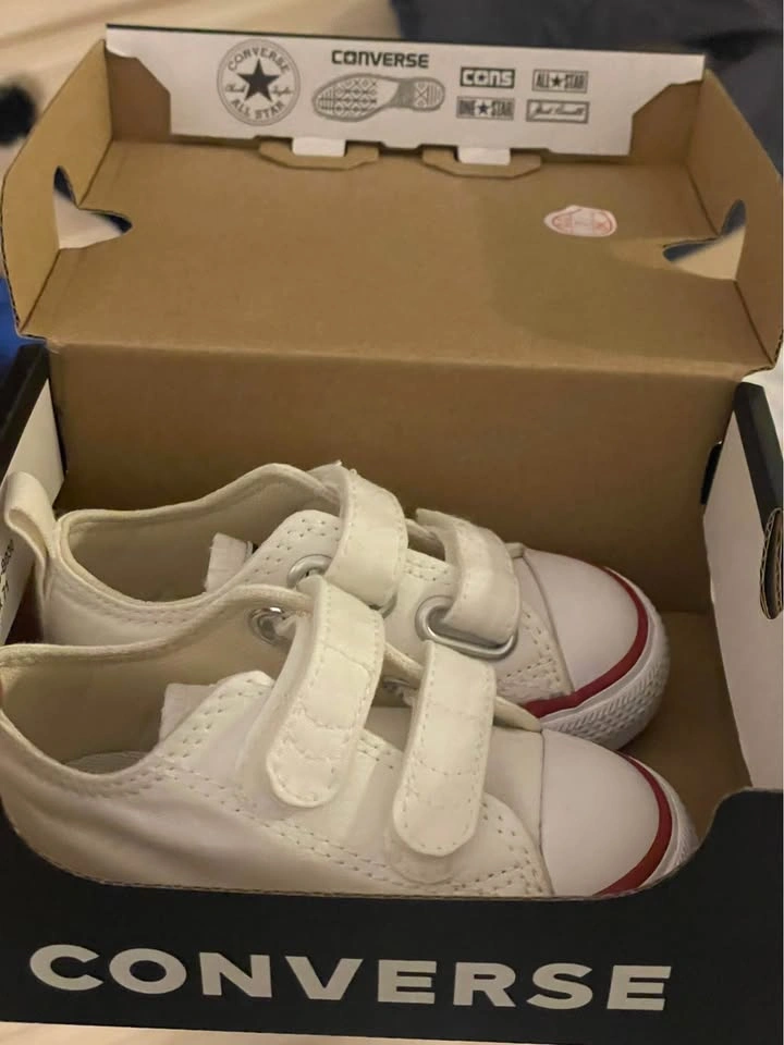 Toddler Converse - size 5 - white (garnet/navy) - photo 2