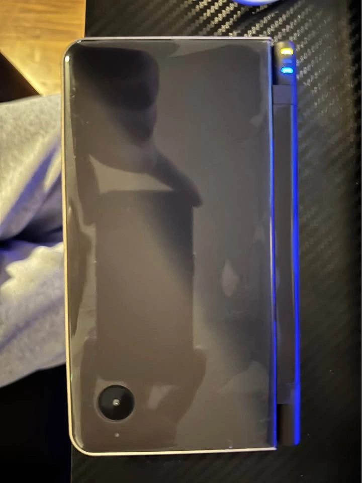 Nintendo DSi XL - photo 2