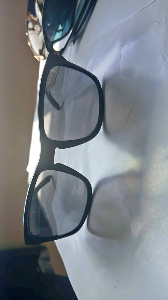 Guess GO00028 Men's Sunglasses (Black / 02C) – Like New