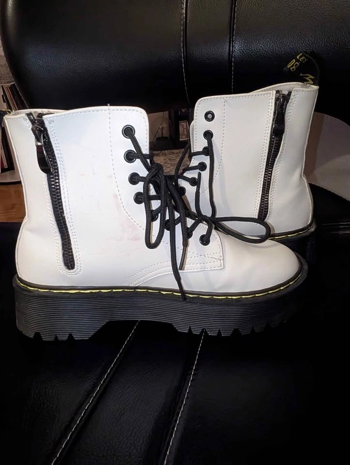 Dr. Marten style boots - photo 2