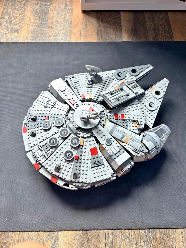 LEGO Star Wars Millennium Falcon