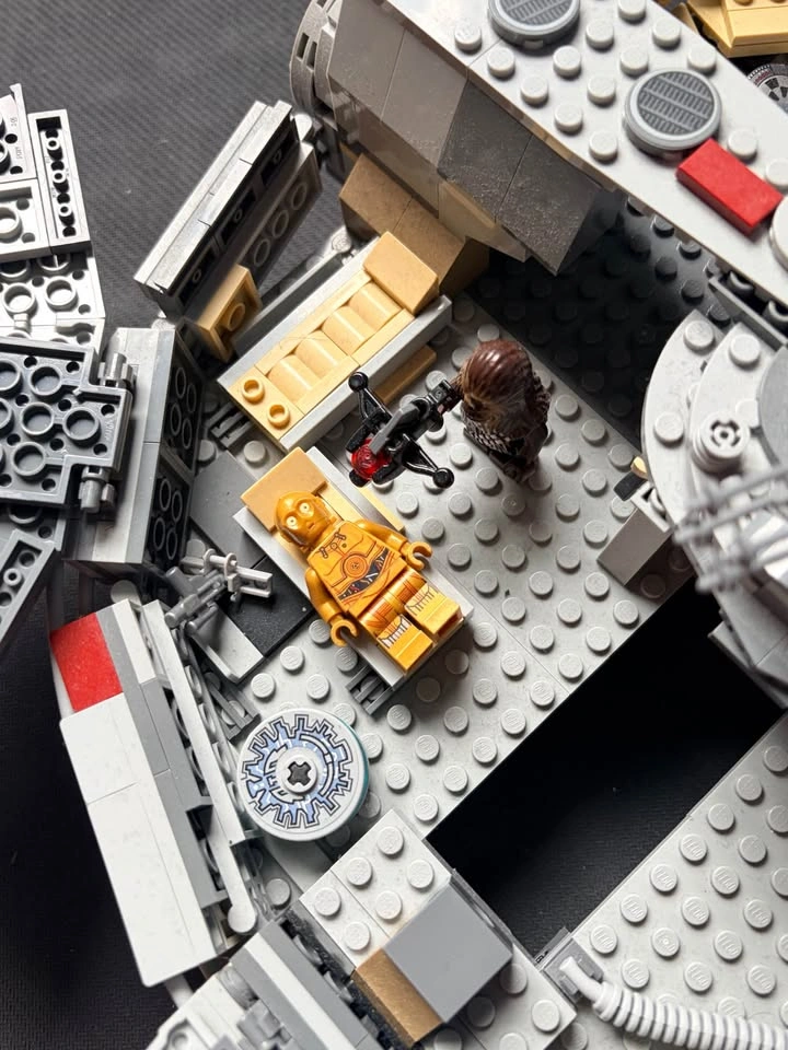 LEGO Star Wars Millennium Falcon - photo 3