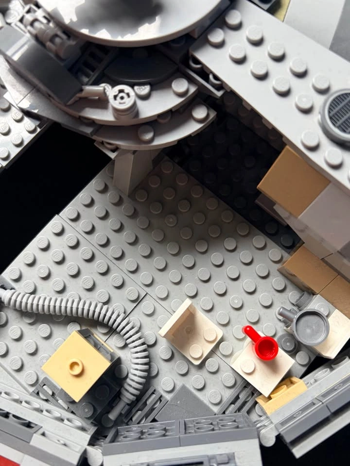 LEGO Star Wars Millennium Falcon - photo 4