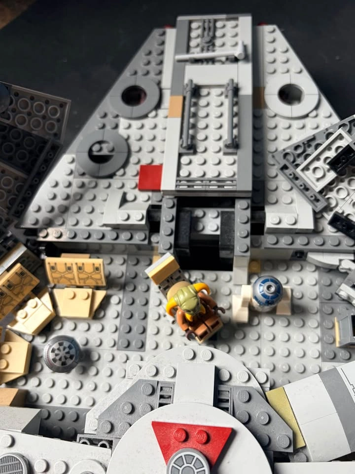 LEGO Star Wars Millennium Falcon - photo 5