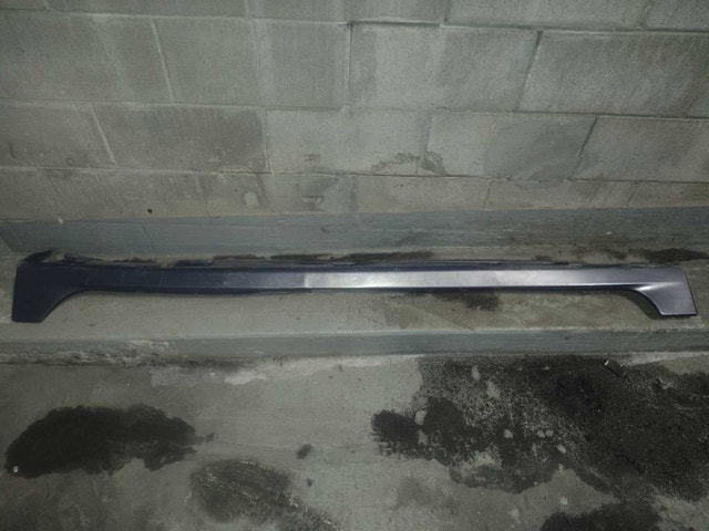 Mazda 3 driver side skirt - photo 2