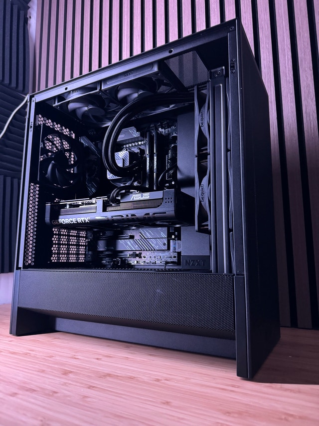 Gaming desktop 32gb/1Tb/5070