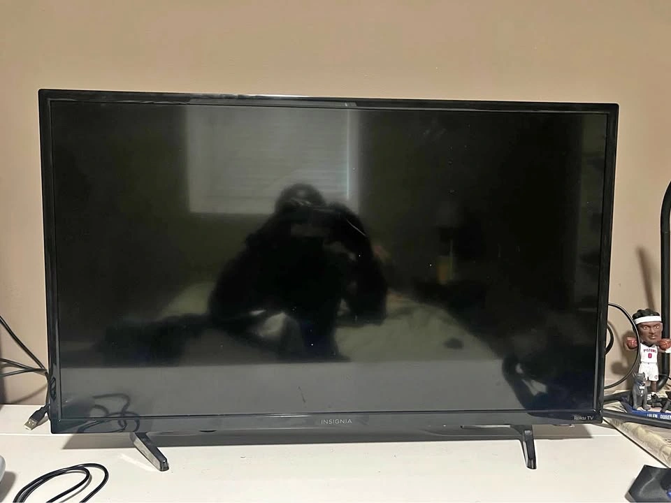 Insignia 32’ TV