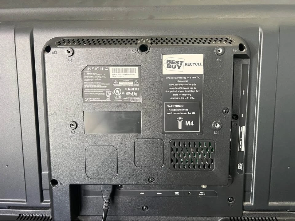 Insignia 32’ TV - photo 3