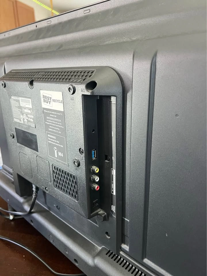 Insignia 32’ TV - photo 4