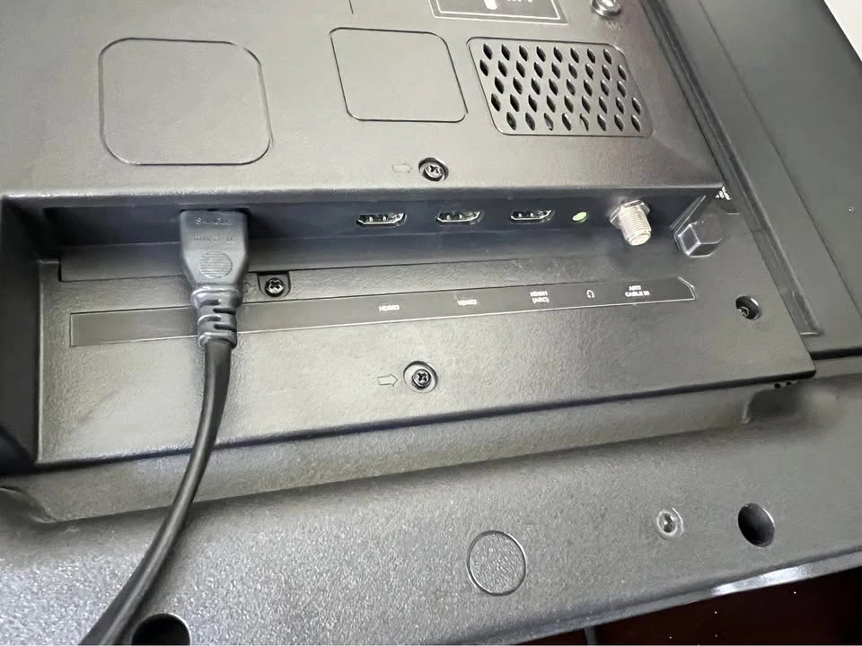 Insignia 32’ TV - photo 5
