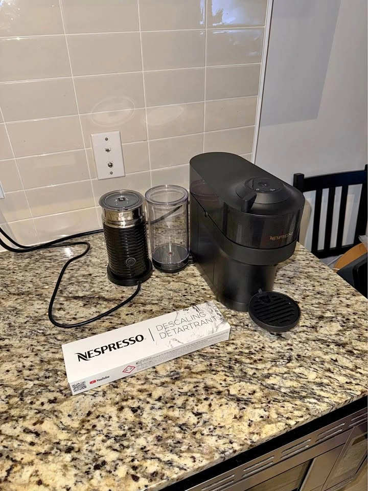 Nespresso Vertuo Next with Aeroccino and Descaling Kit