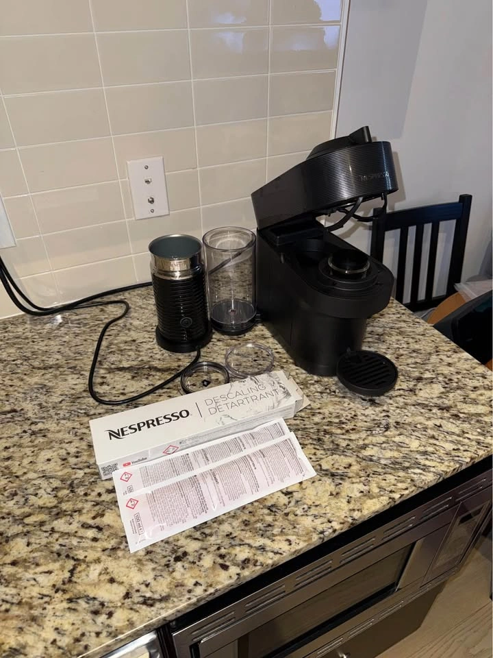 Nespresso Vertuo Next with Aeroccino and Descaling Kit - photo 2