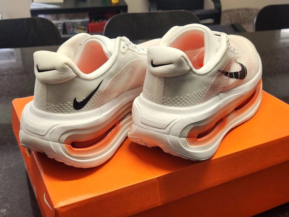 Nike Vomero Premium – Men's 7.5 / Women's 8.5 | NEW $190 - photo 2