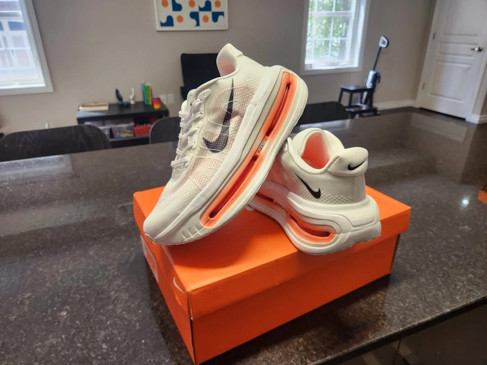 Nike Vomero Premium – Men's 7.5 / Women's 8.5 | NEW $190 - photo 4
