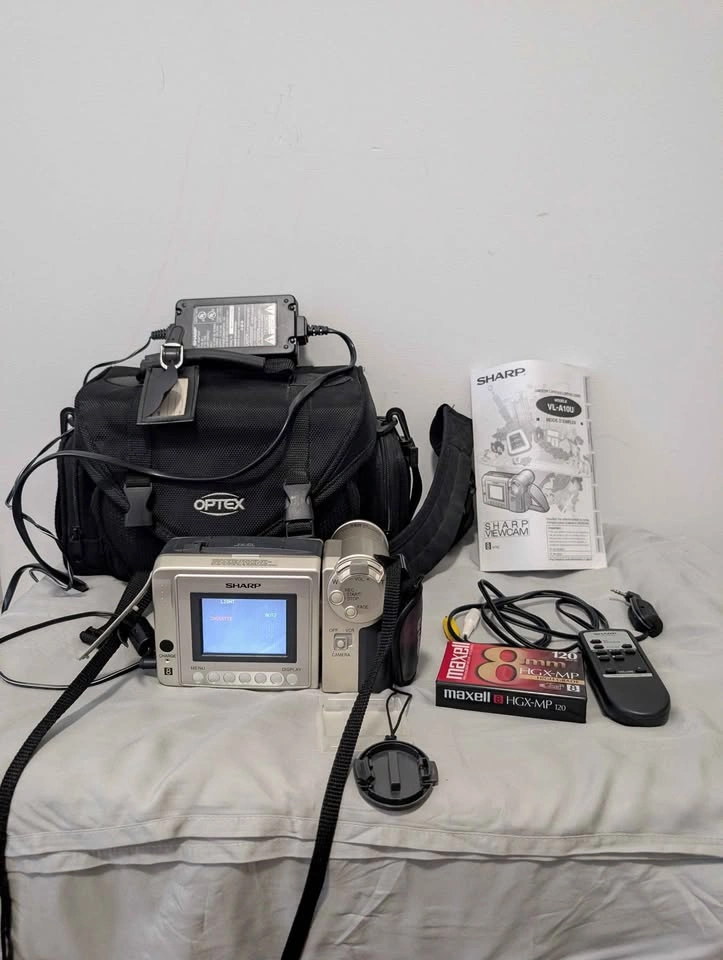 Sharp Viewcam VL-A10U 8mm Camcorder Bundle - photo 3