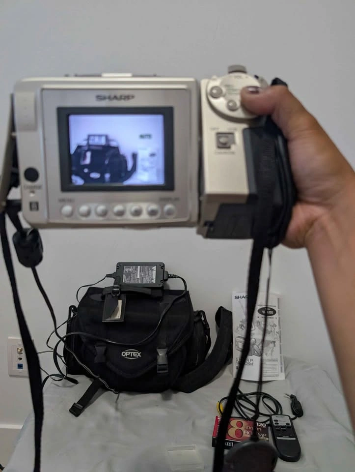 Sharp Viewcam VL-A10U 8mm Camcorder Bundle - photo 5