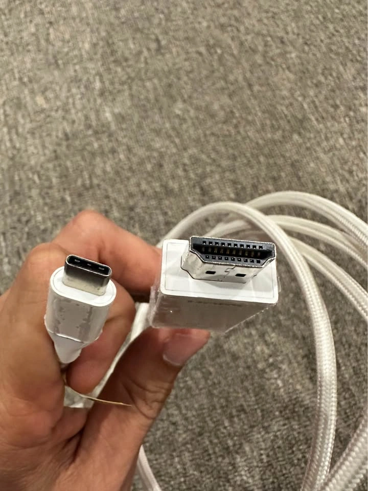 USB-C to HDMI cable - photo 2