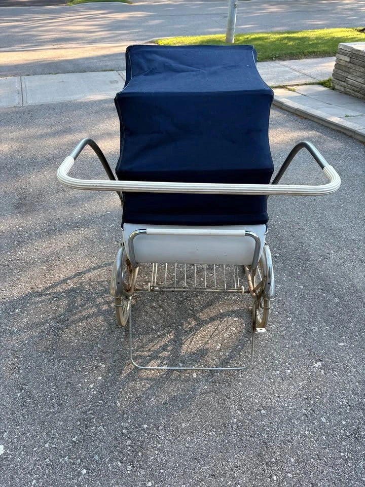 Vintage Lloyd Baby Carriage - photo 3