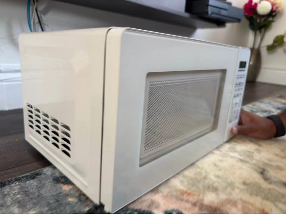 Hamilton Beach Microwave - photo 2