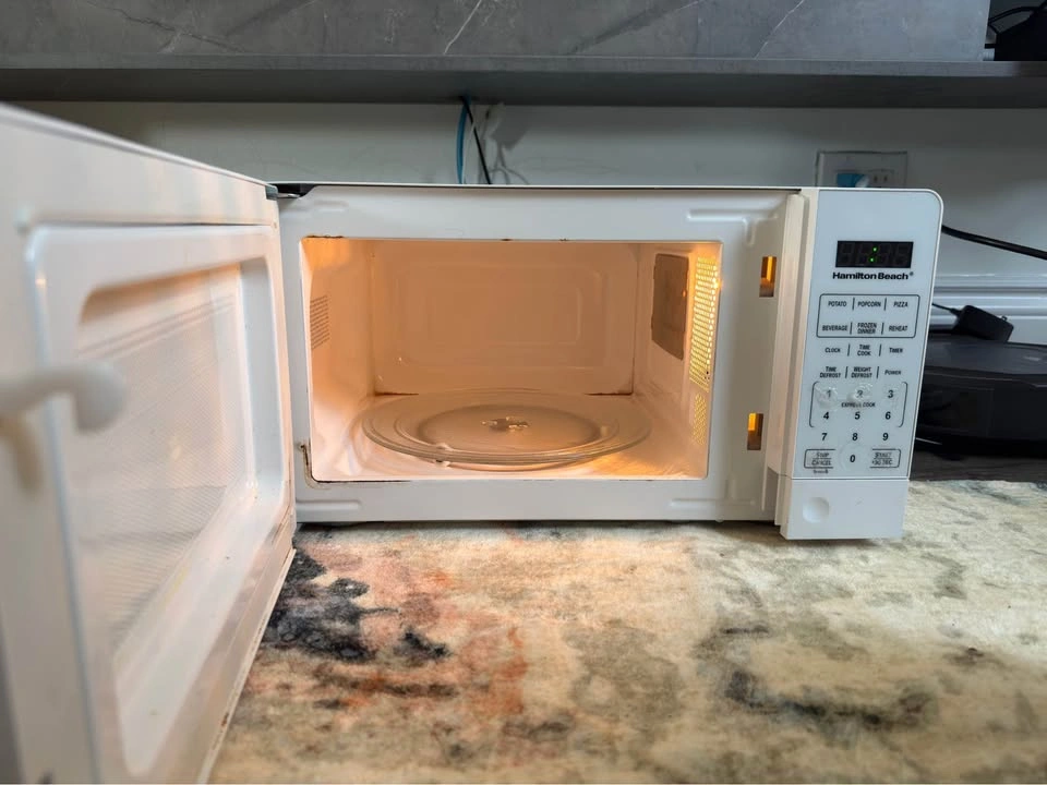 Hamilton Beach Microwave - photo 3