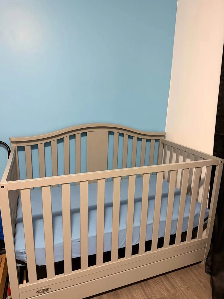 Graco Solano 4-in-1 Convertible Crib with Crib Mattress - photo 2